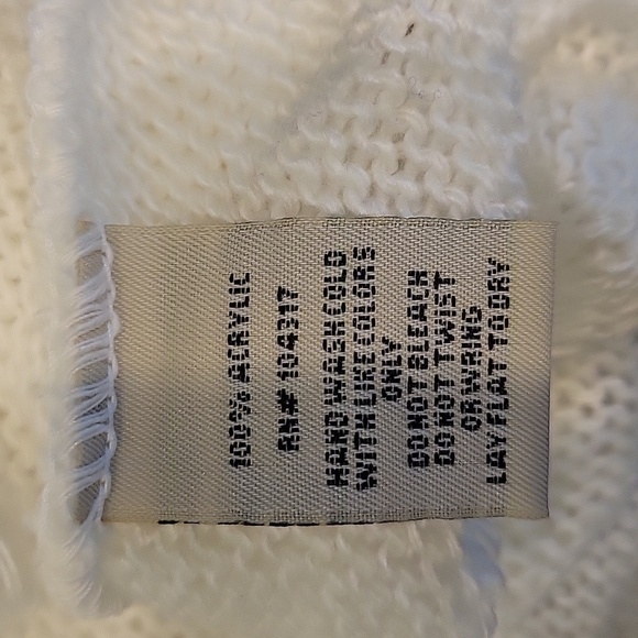 DEREK HEART white bat sleeved knitted sweater. Neat distressed pattern. Size M - Picture 9 of 9